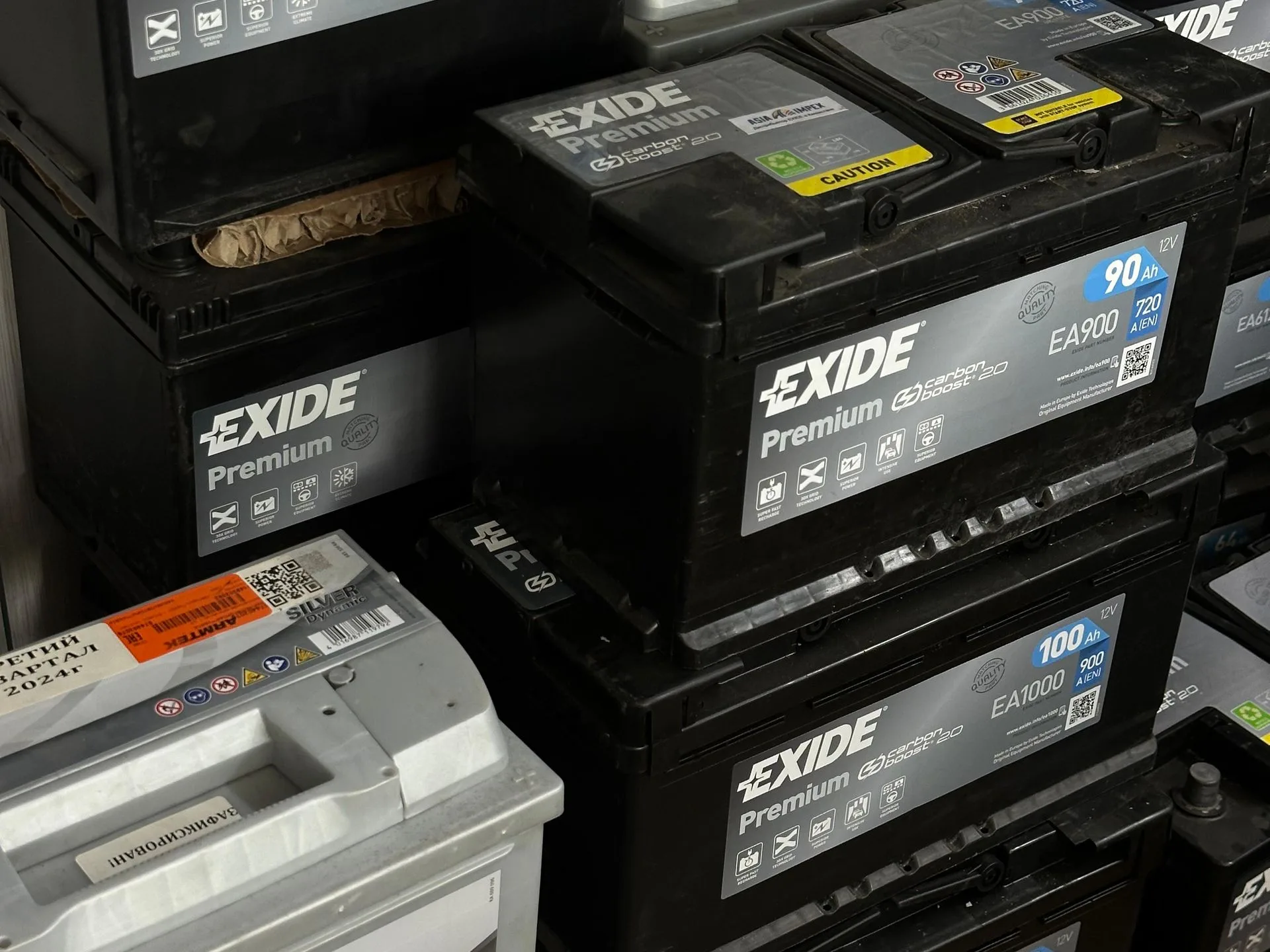 Ряды аккумуляторов EXIDE Premium на складе ProAmper